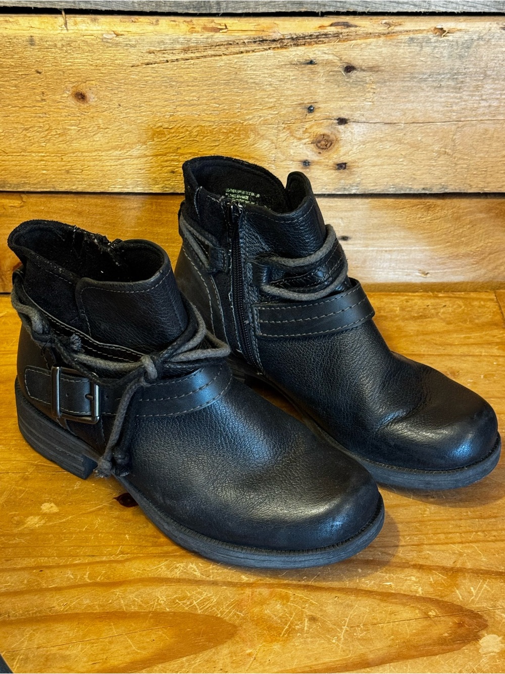 Earth Origins Randi Radley Black Leather Ankle Boots – Size 9